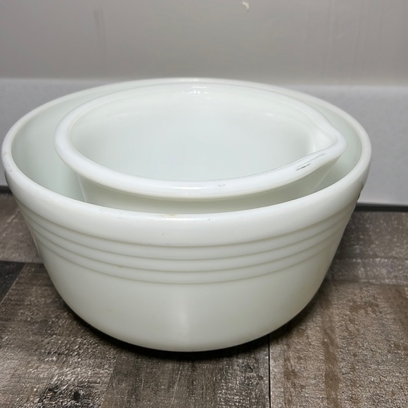 Vintage Milk Glass Mixing Bowls Pyrex Hamilton Beach with Spout